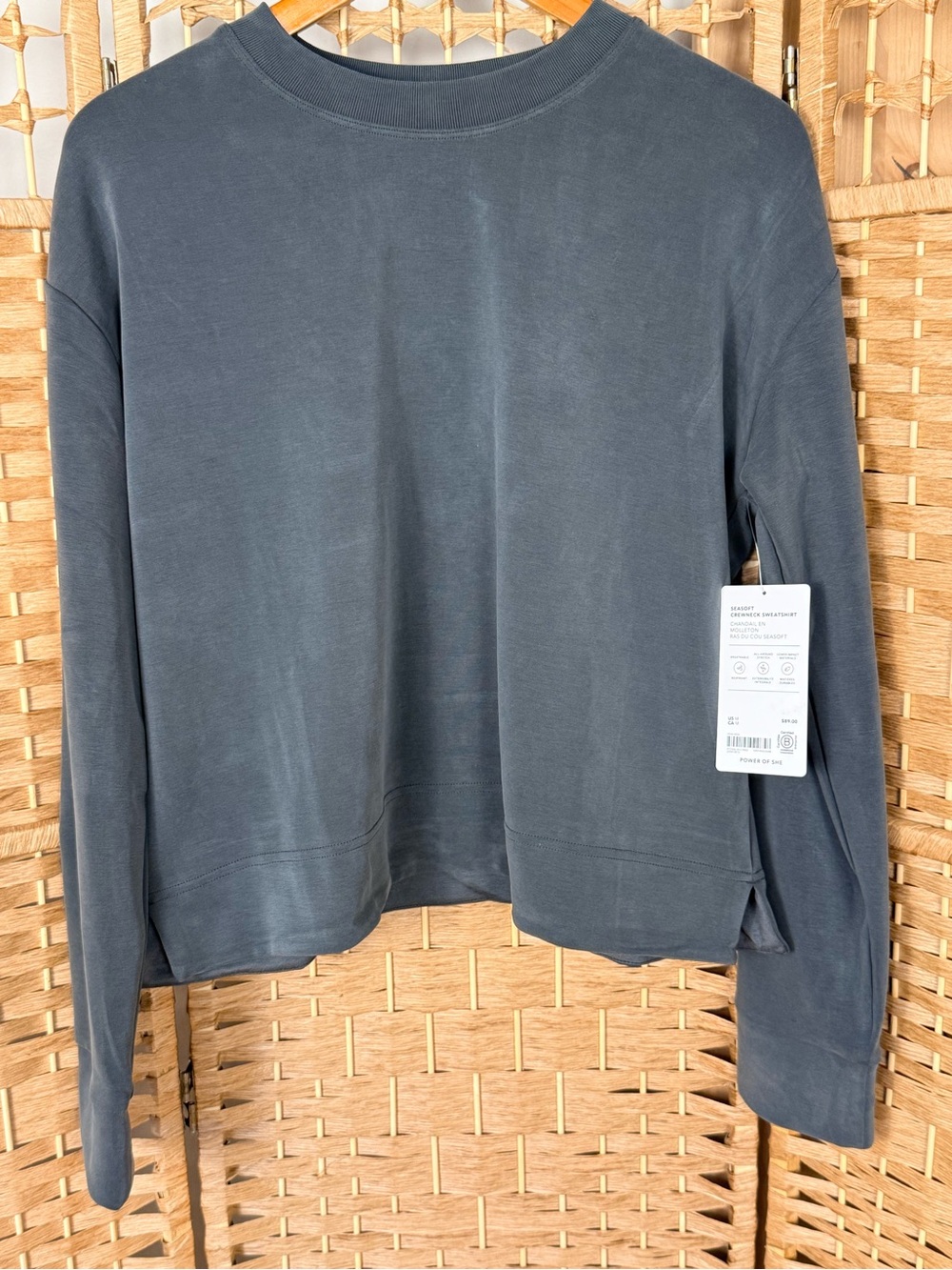 NWT Athleta Seasoft Crewneck Sweatshirt in Elm Size Medium